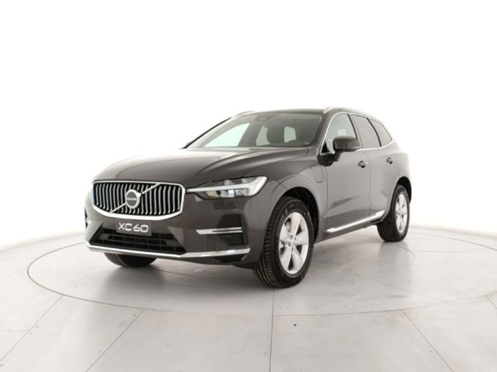 Volvo XC60 nuova a Modena (2)