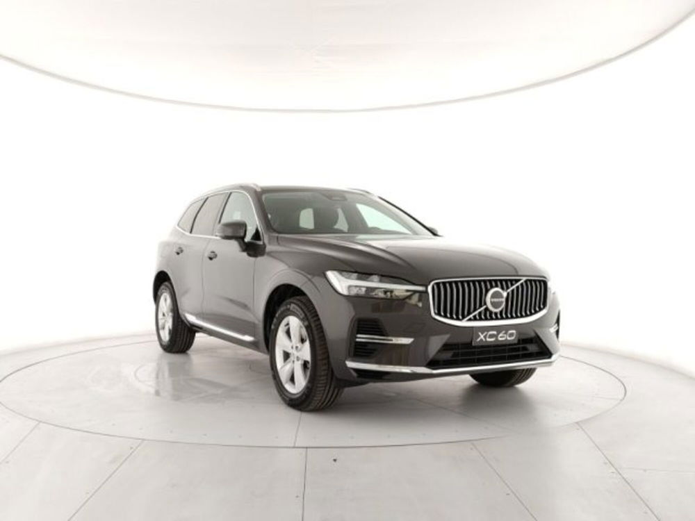 Volvo XC60 nuova a Modena (5)