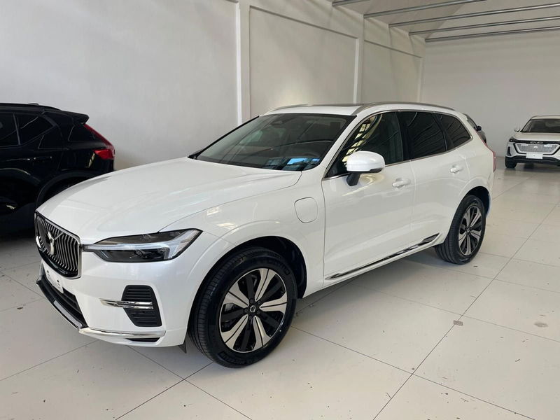 Volvo XC60 T6 Recharge AWD Plug-in Hybrid automatico Plus Bright nuova a Prato