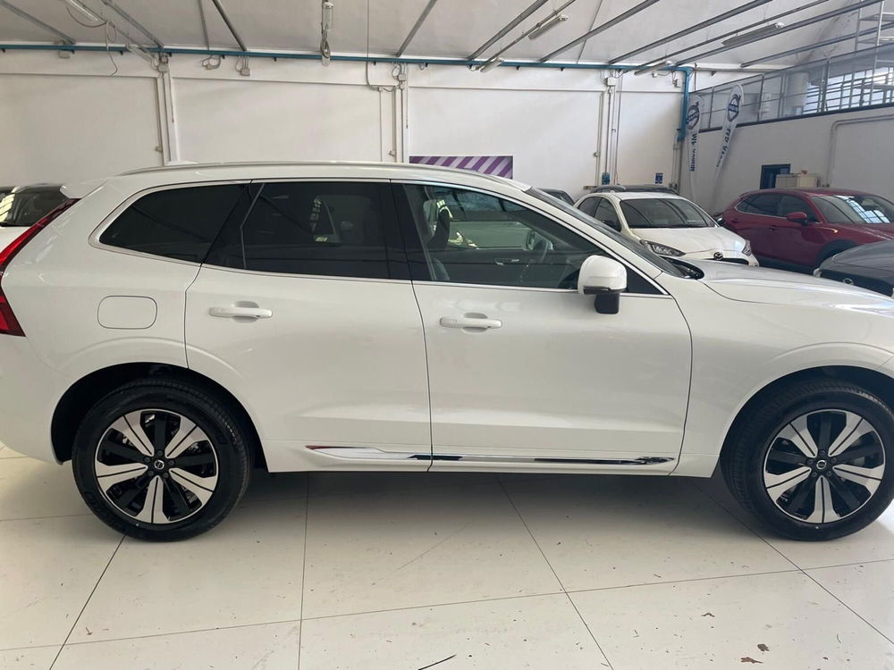 Volvo XC60 nuova a Prato (14)