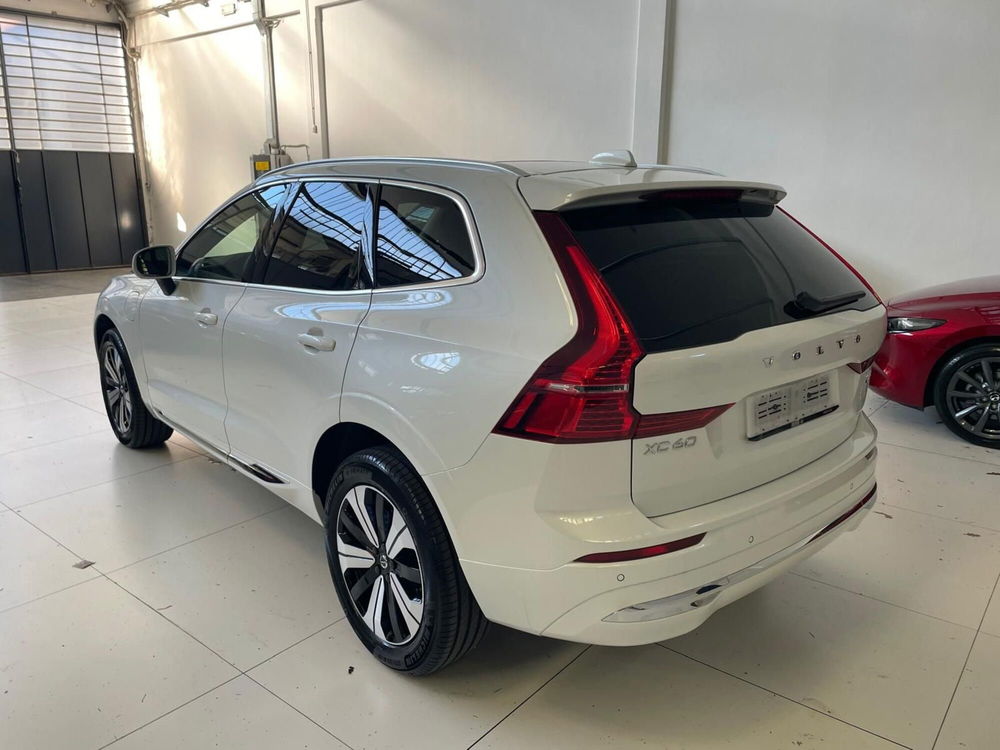 Volvo XC60 nuova a Prato (16)