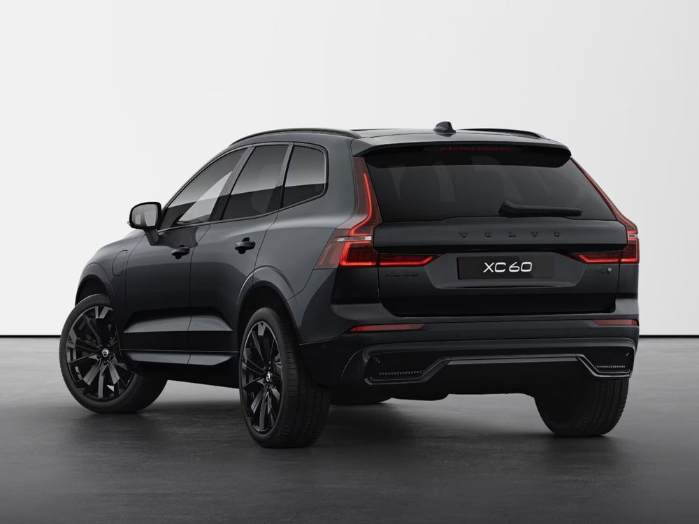 Volvo XC60 nuova a Bari (2)