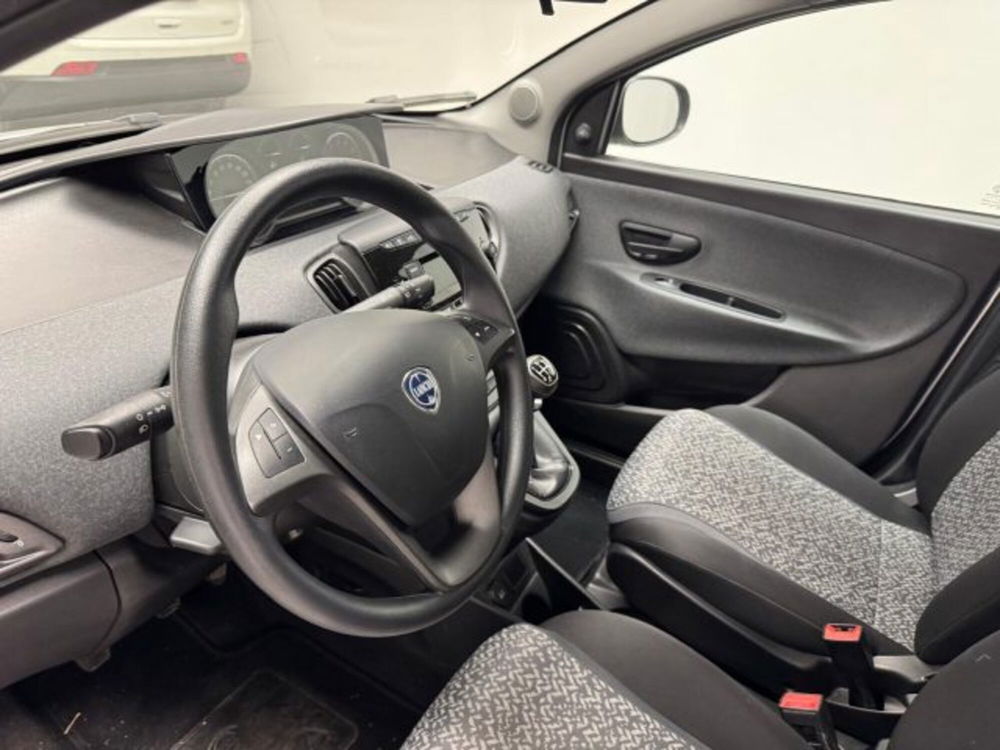 Lancia Ypsilon usata a Biella (15)