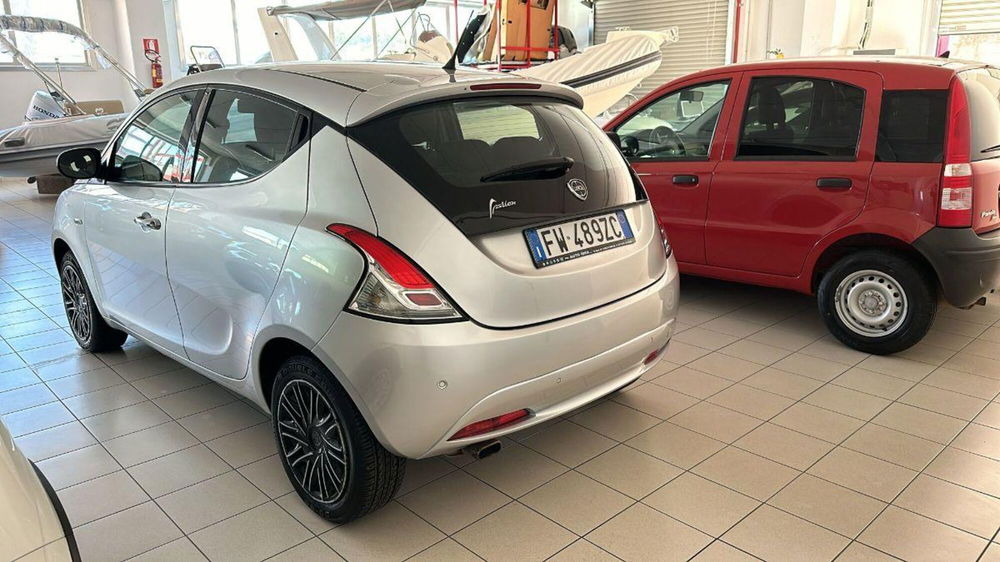 Lancia Ypsilon usata a Napoli (5)