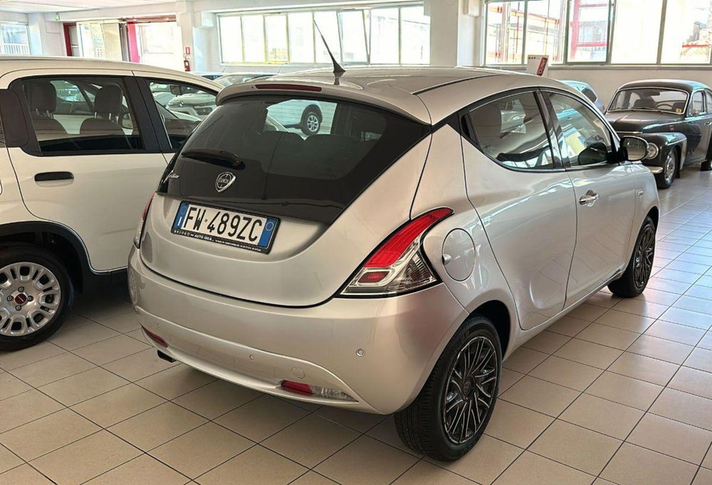 Lancia Ypsilon usata a Napoli (6)