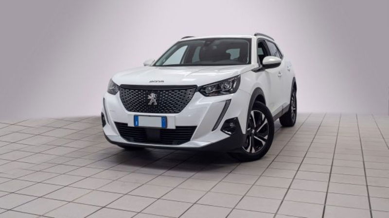 Peugeot 2008 1.2 puretech Active s&amp;s 100cv del 2021 usata a Limena