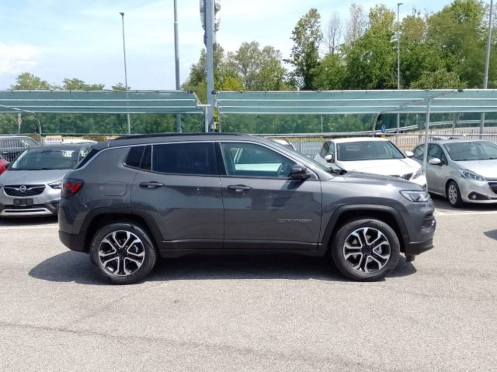 Jeep Compass nuova a Brescia (4)