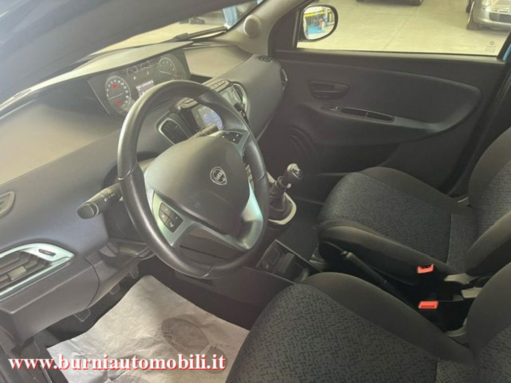 Lancia Ypsilon usata a Milano (16)