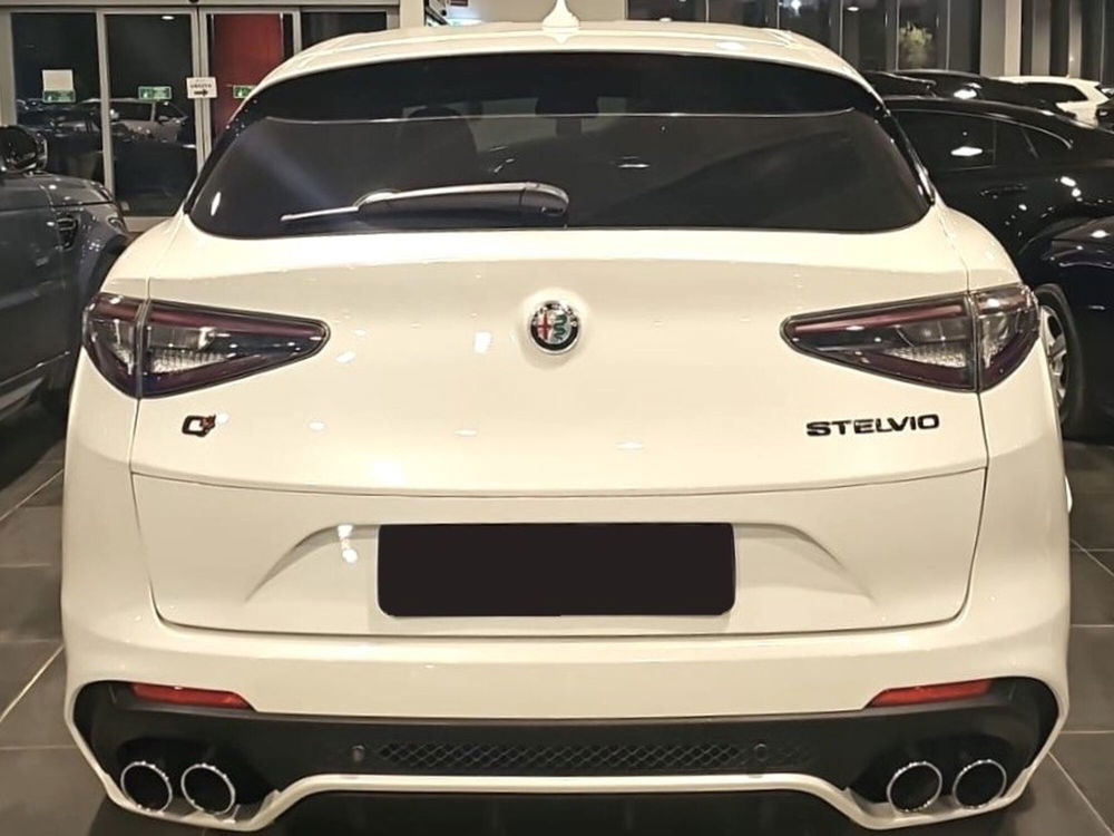 Alfa Romeo Stelvio usata a Bari (3)