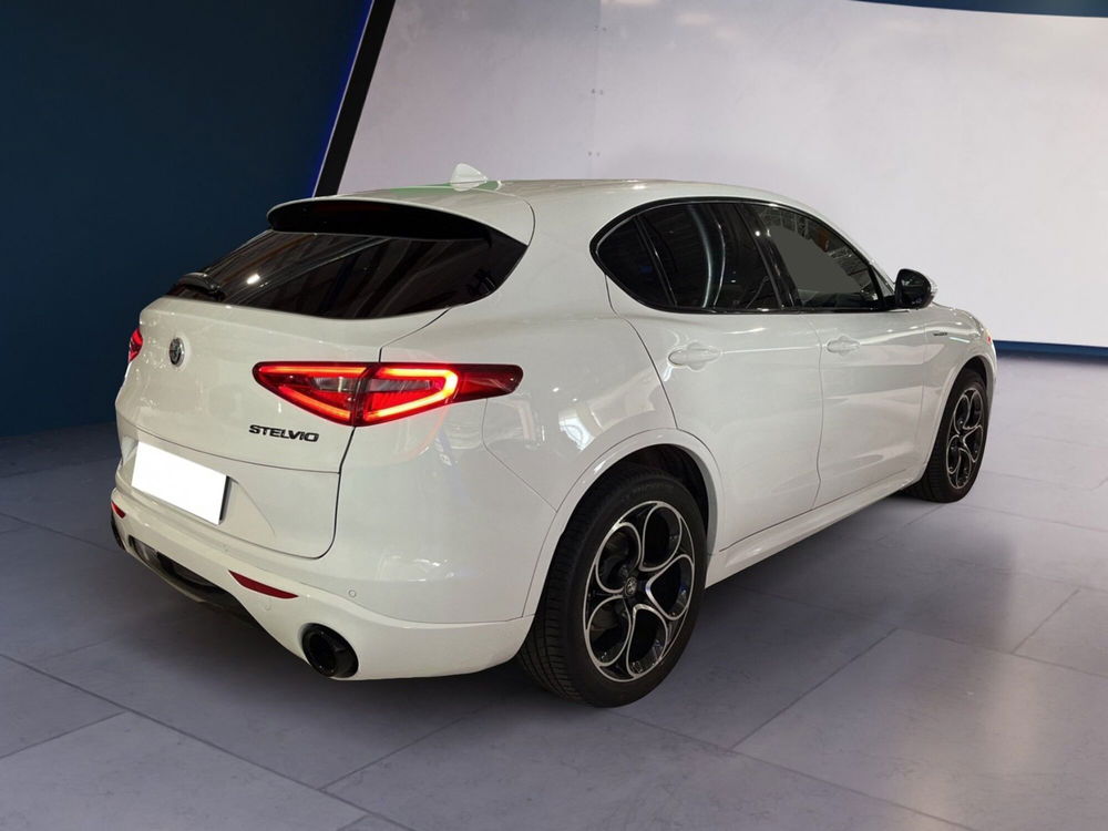 Alfa Romeo Stelvio usata a Torino (4)