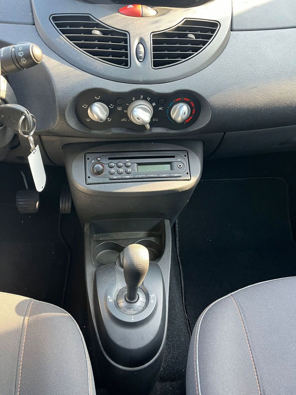 Renault Twingo usata a Milano (16)