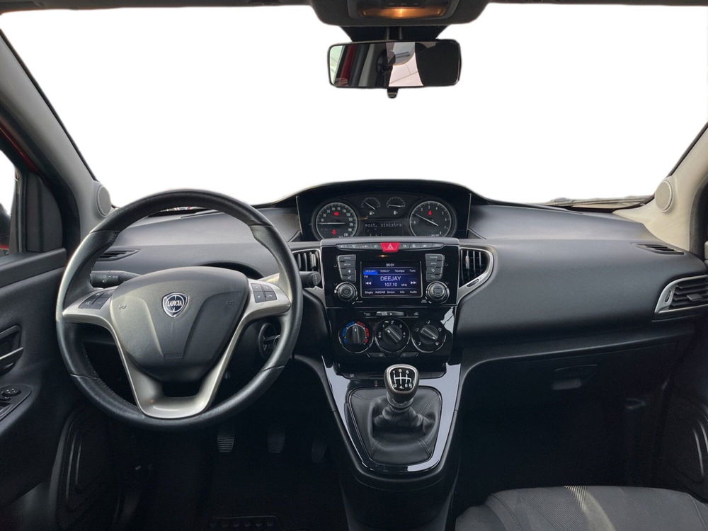 Lancia Ypsilon usata a Torino (10)