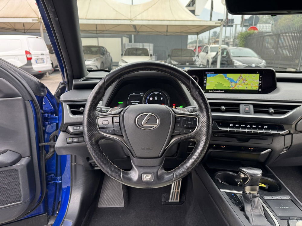 Lexus UX usata a Como (9)