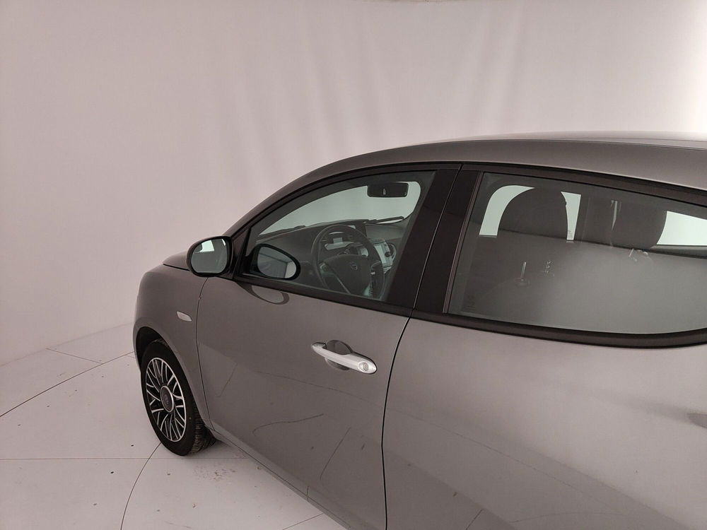 Lancia Ypsilon usata a Caserta (10)