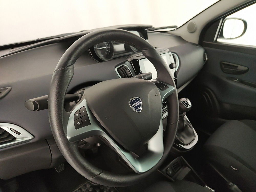 Lancia Ypsilon usata a Caserta (16)