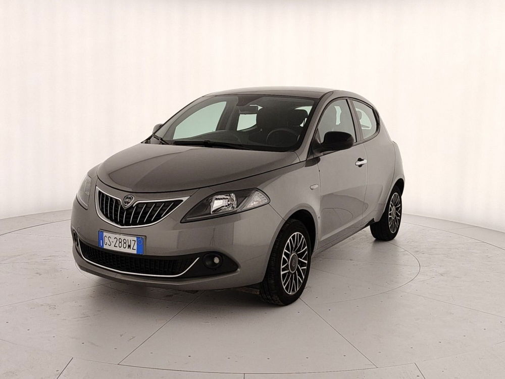 Lancia Ypsilon usata a Caserta (3)