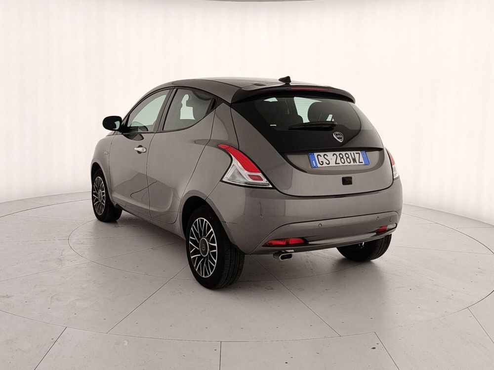 Lancia Ypsilon usata a Caserta (4)