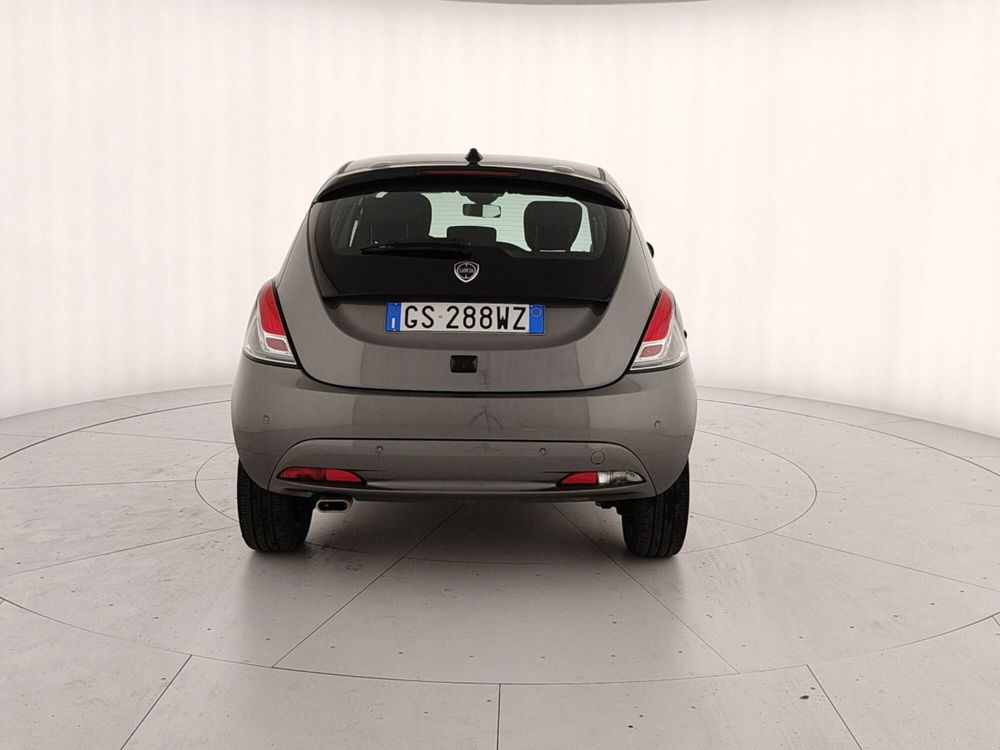 Lancia Ypsilon usata a Caserta (5)