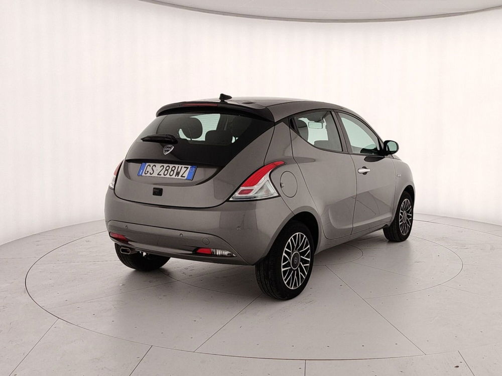 Lancia Ypsilon usata a Caserta (6)