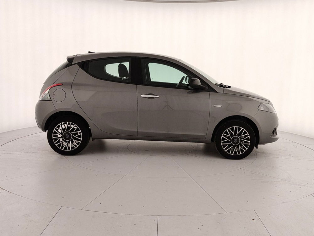 Lancia Ypsilon usata a Caserta (7)