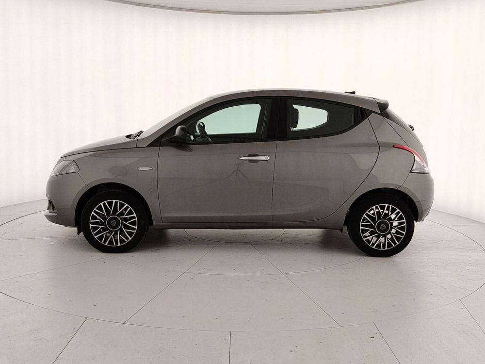 Lancia Ypsilon usata a Caserta (8)