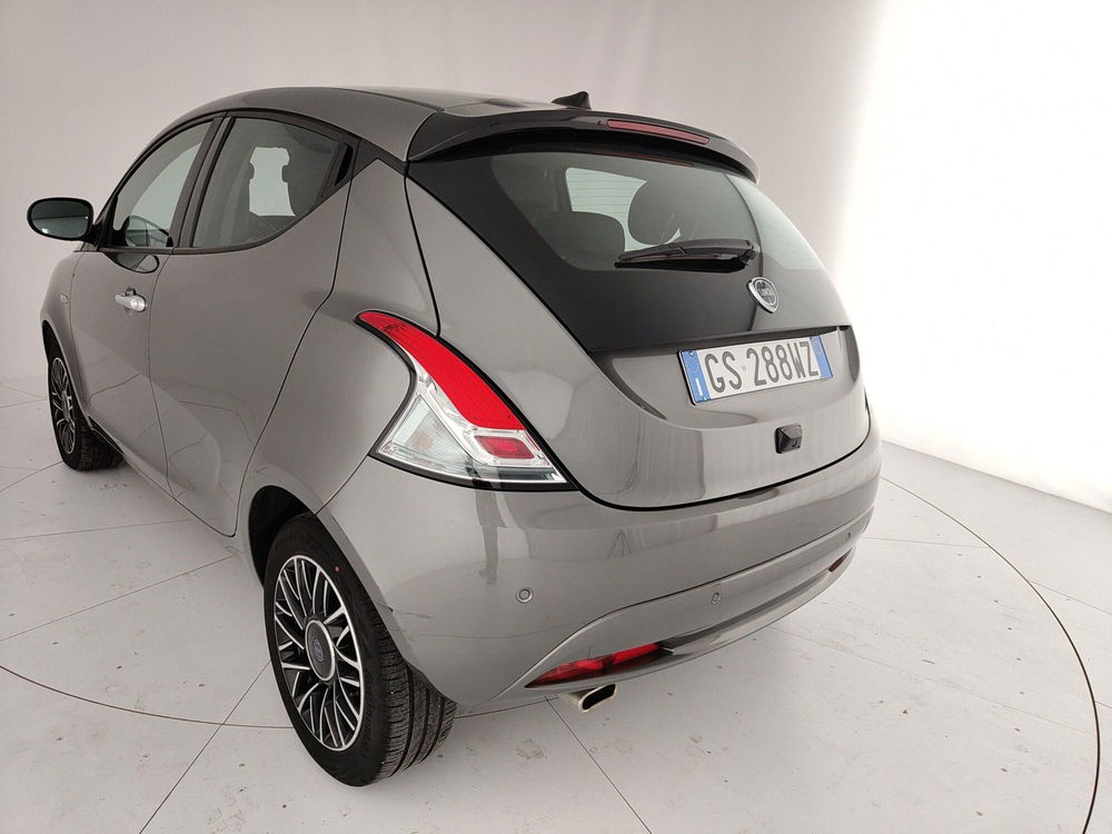 Lancia Ypsilon usata a Caserta (9)