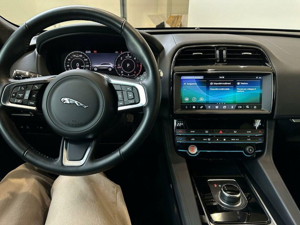 Jaguar F-Pace usata a Varese (12)