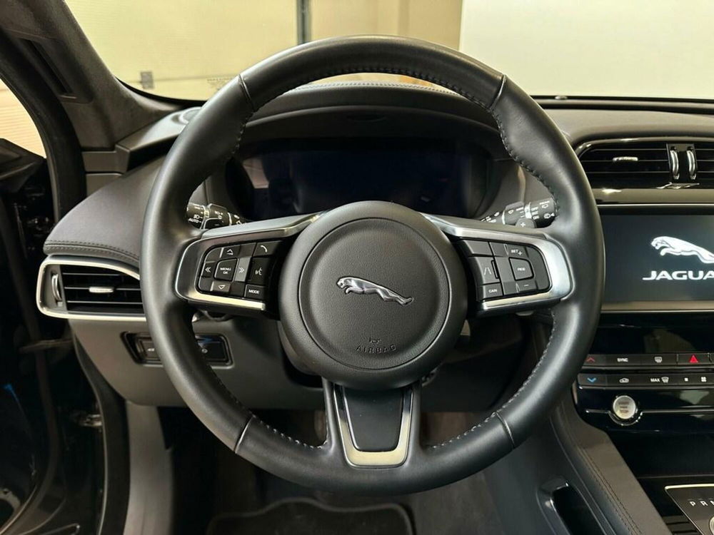 Jaguar F-Pace usata a Varese (8)