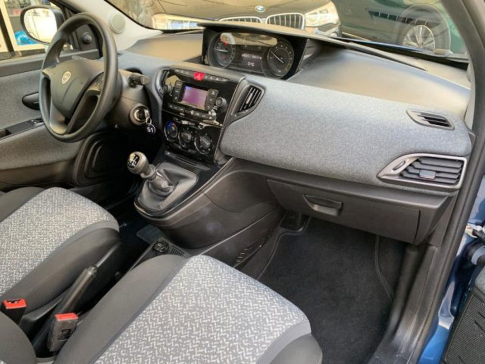 Lancia Ypsilon usata a Trapani (11)