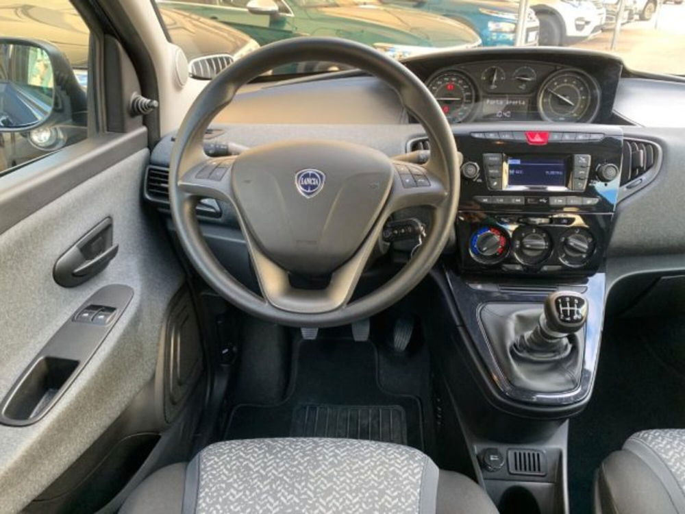 Lancia Ypsilon usata a Trapani (15)