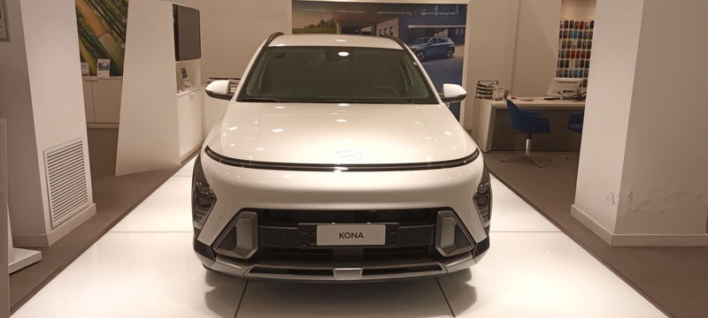 Hyundai Kona 1.0 T-GDI Hybrid 48V iMT XLine del 2024 usata a Castellammare di Stabia