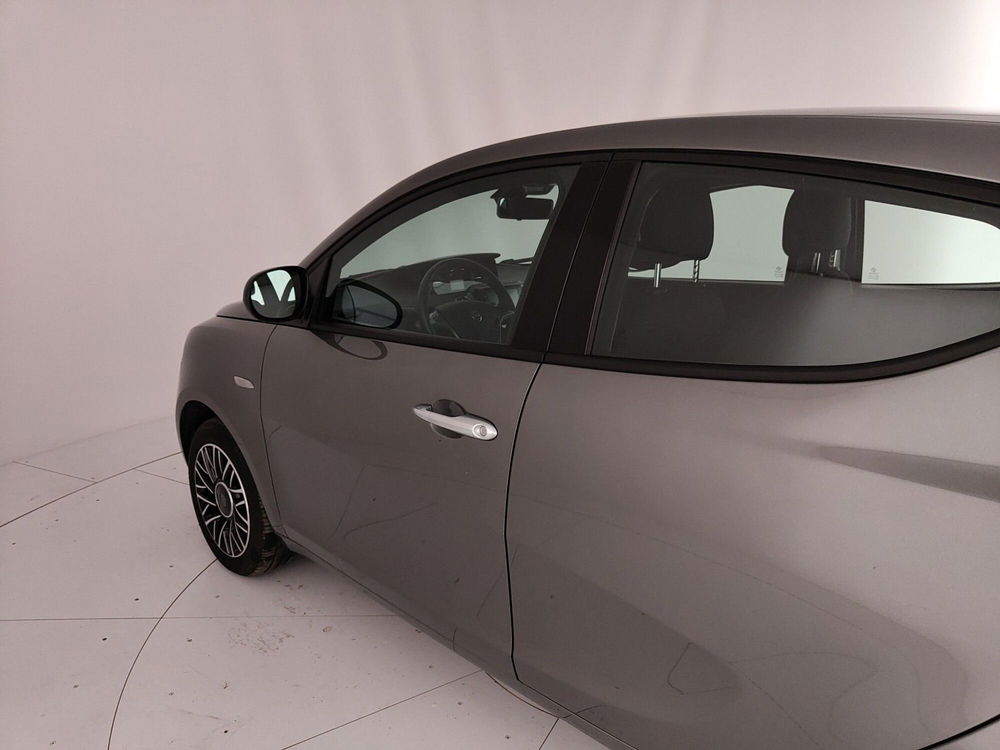 Lancia Ypsilon usata a Caserta (12)