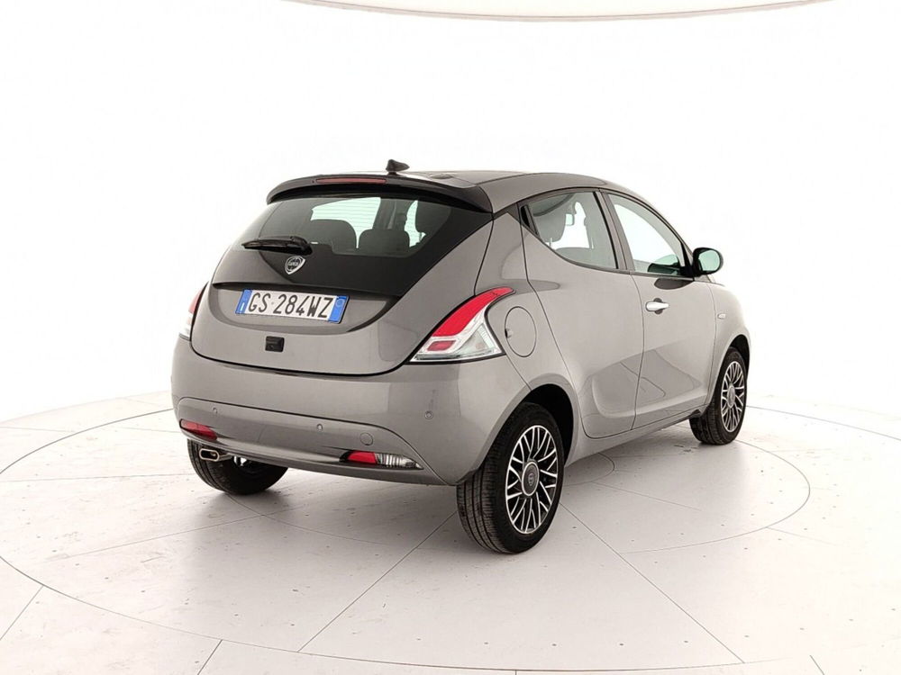 Lancia Ypsilon usata a Caserta (6)