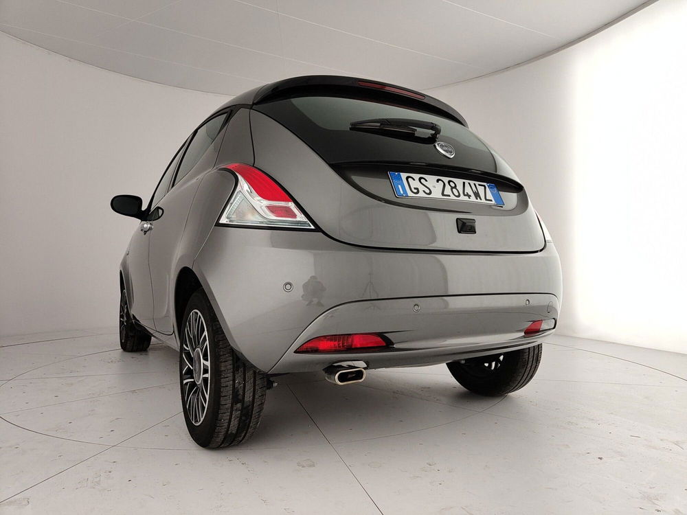 Lancia Ypsilon usata a Caserta (9)