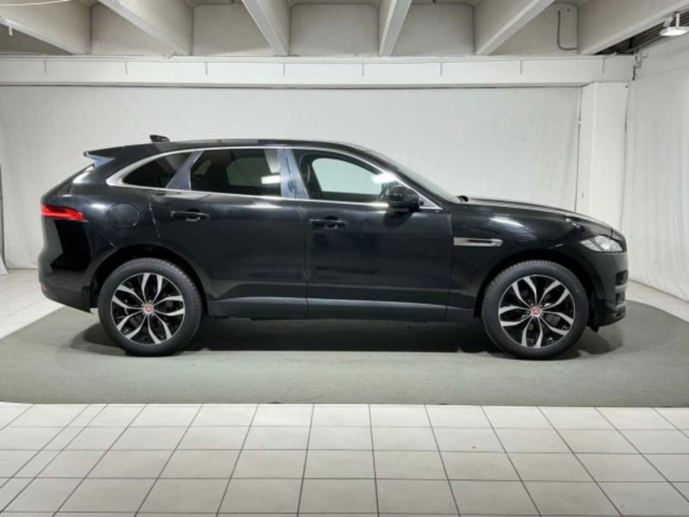 Jaguar F-Pace usata a Sondrio (6)