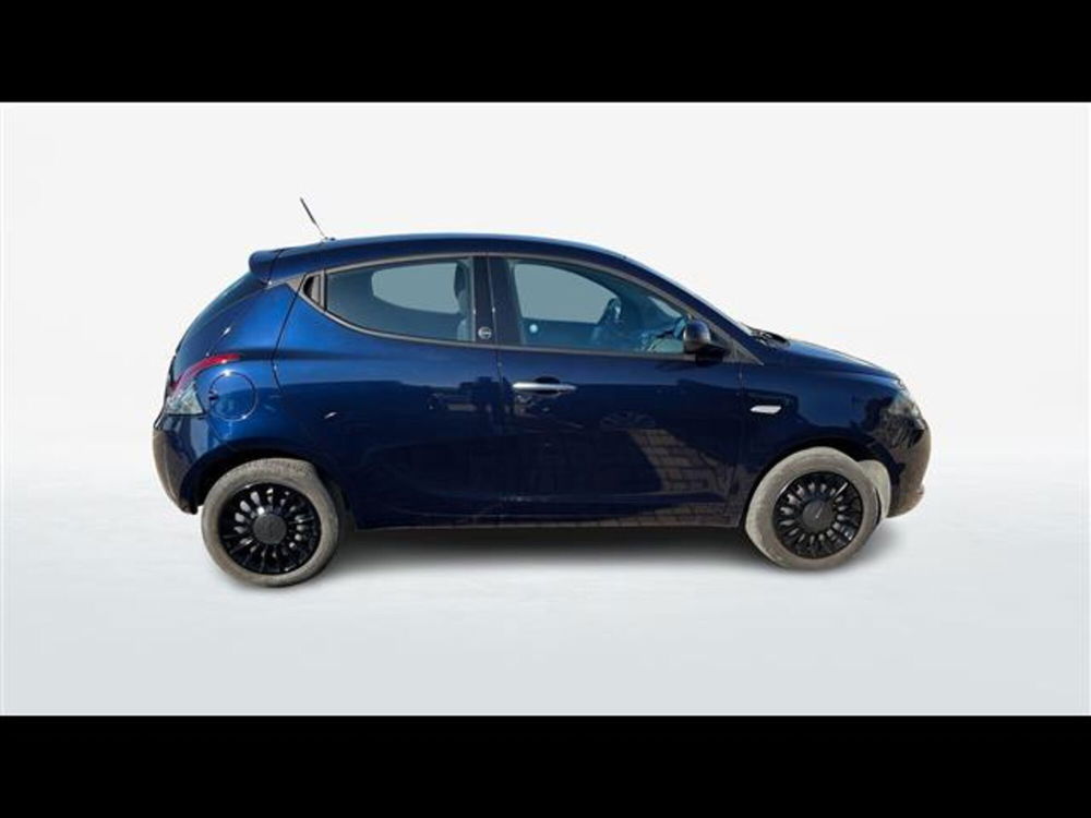 Lancia Ypsilon usata a Lecce (3)