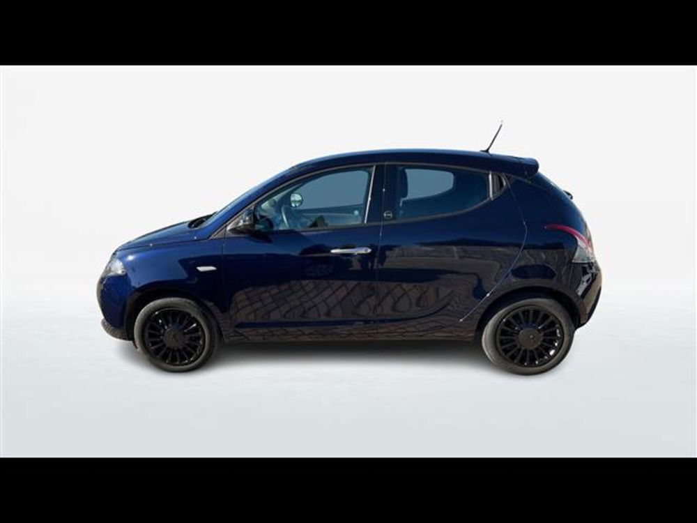 Lancia Ypsilon usata a Lecce (4)