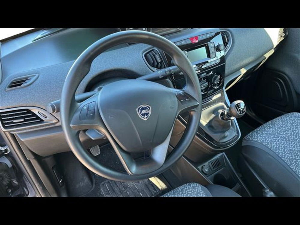 Lancia Ypsilon usata a Lecce (7)