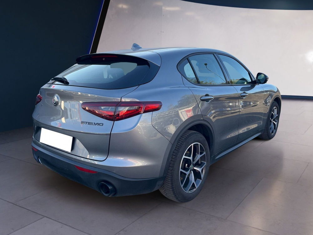 Alfa Romeo Stelvio usata a Torino (4)