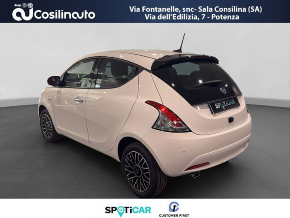 Lancia Ypsilon usata a Salerno (3)