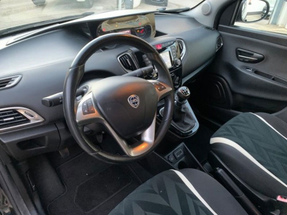 Lancia Ypsilon usata a Trapani (10)