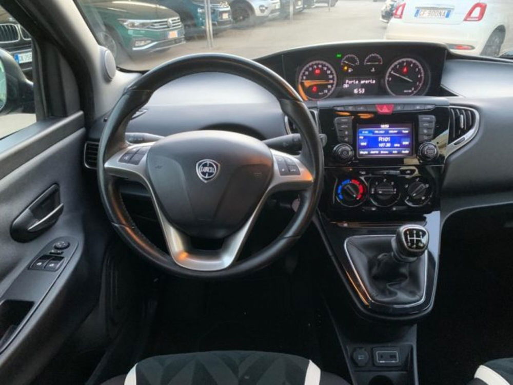 Lancia Ypsilon usata a Trapani (6)