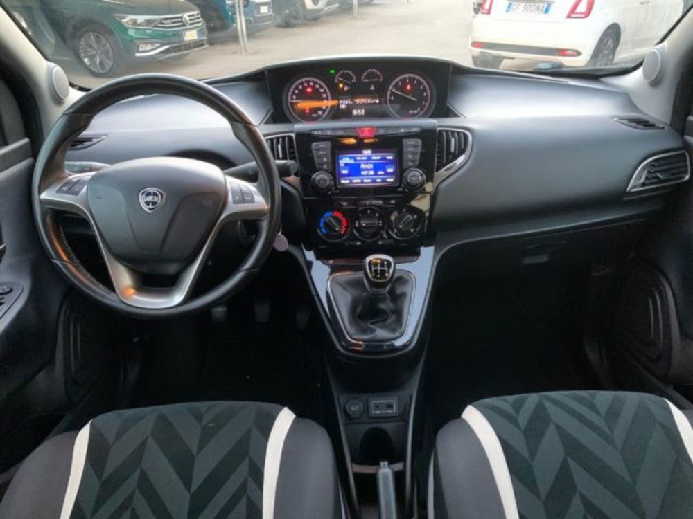 Lancia Ypsilon usata a Trapani (7)