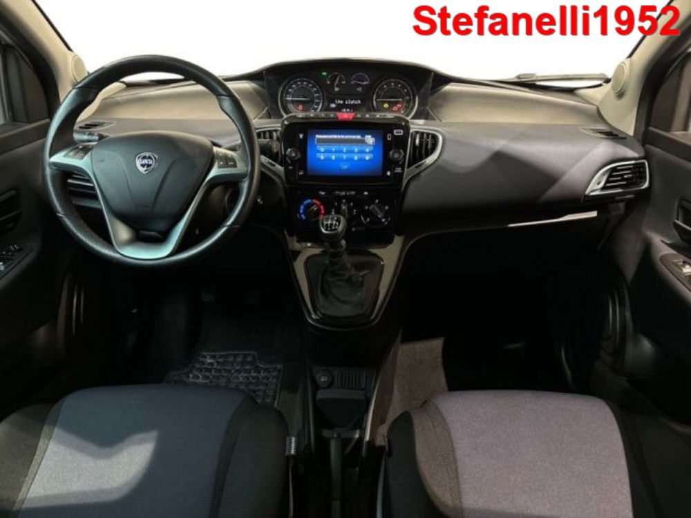 Lancia Ypsilon usata a Bologna (13)