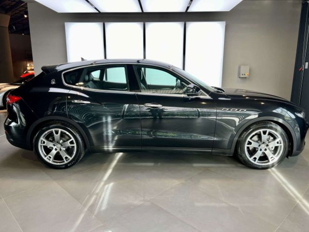 Maserati Levante usata a Torino (8)