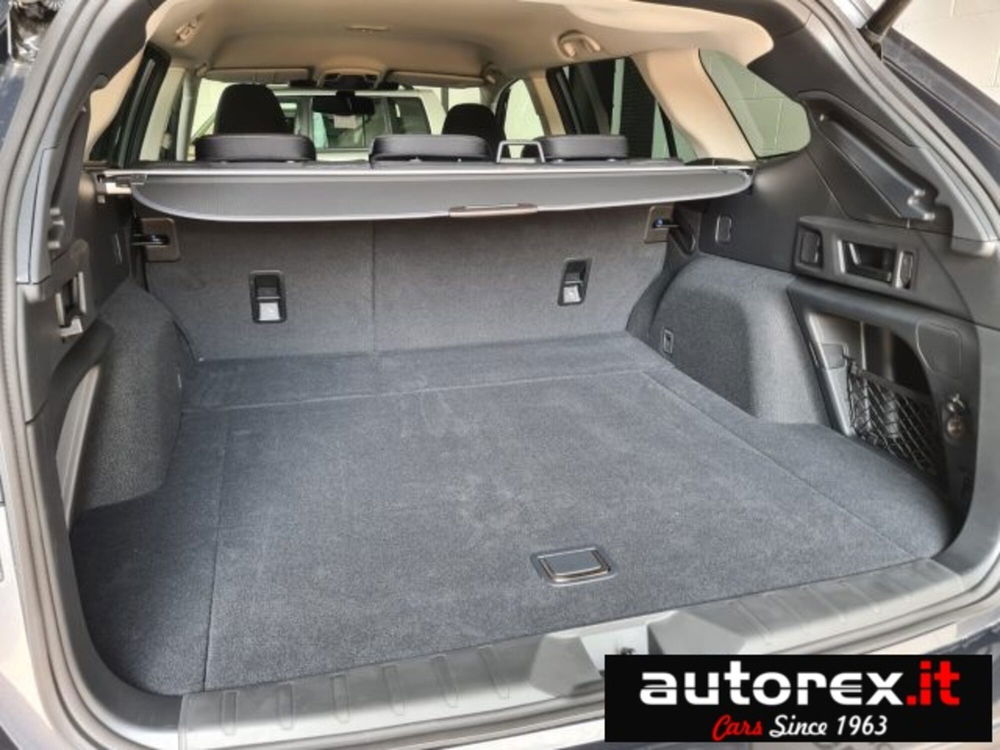 Subaru Outback nuova a Varese (11)