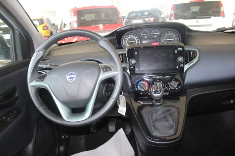 Lancia Ypsilon usata a Terni (11)