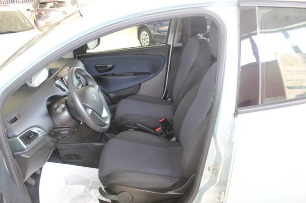 Lancia Ypsilon usata a Terni (7)