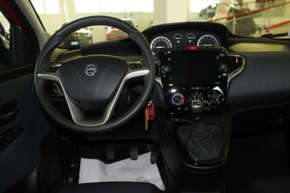 Lancia Ypsilon usata a Terni (11)