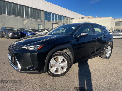 Lexus UX Hybrid Business del 2021 usata a Piacenza